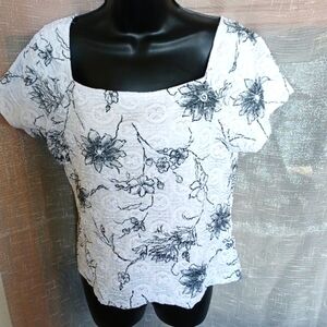 Linea Domani top, White w Black flowers, lined, short sleeve, XL